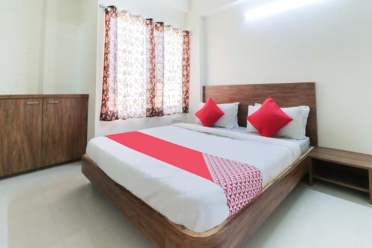 Oyo 63903 Hotel Shree Ram Villa Dwārka Exteriör bild