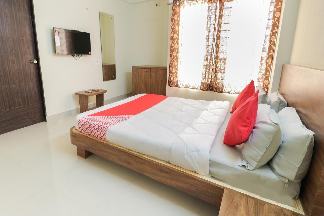 Oyo 63903 Hotel Shree Ram Villa Dwārka Exteriör bild