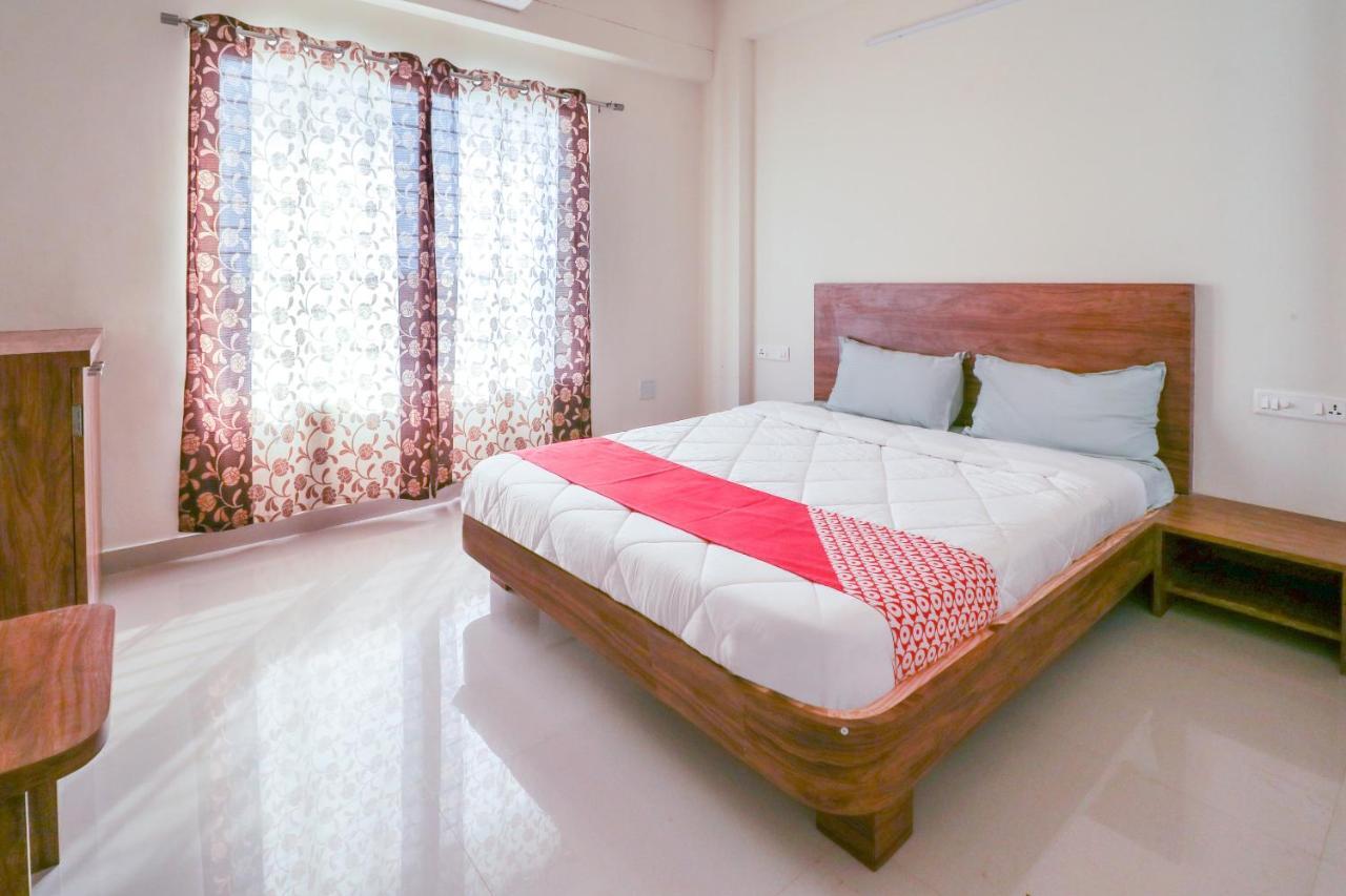 Oyo 63903 Hotel Shree Ram Villa Dwārka Exteriör bild