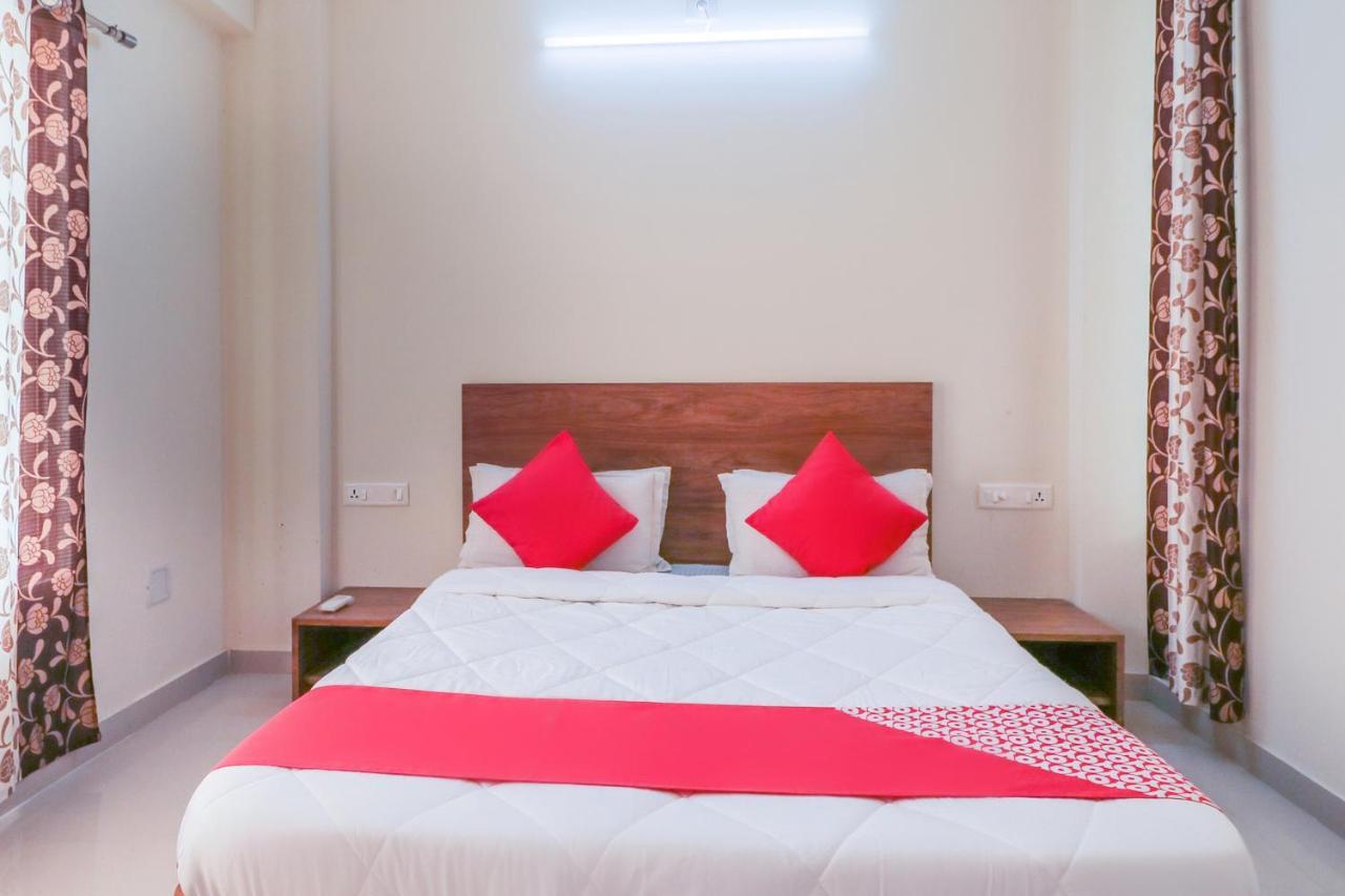 Oyo 63903 Hotel Shree Ram Villa Dwārka Exteriör bild
