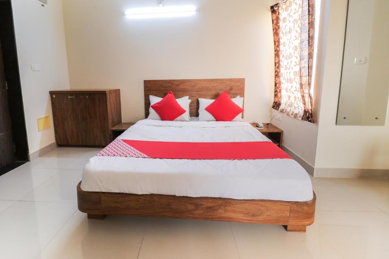 Oyo 63903 Hotel Shree Ram Villa Dwārka Exteriör bild