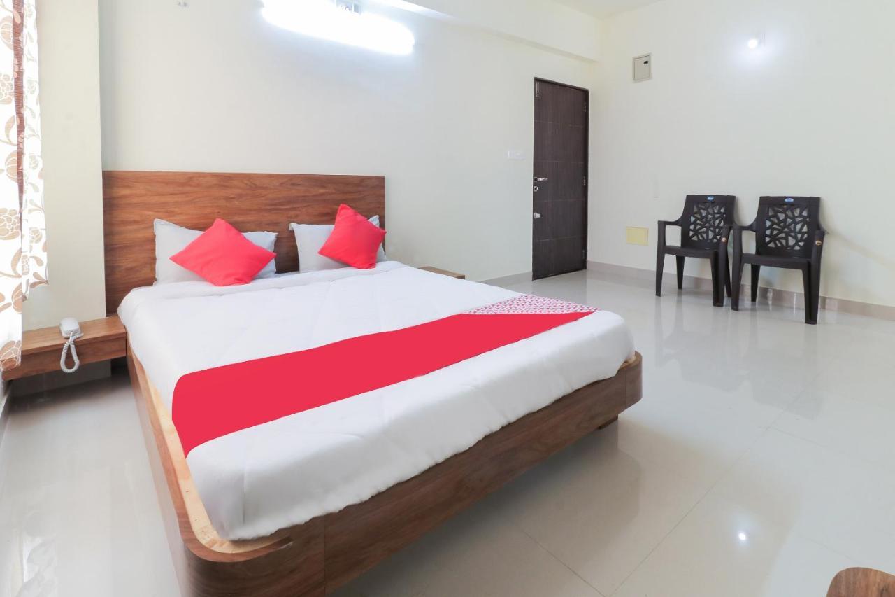 Oyo 63903 Hotel Shree Ram Villa Dwārka Exteriör bild