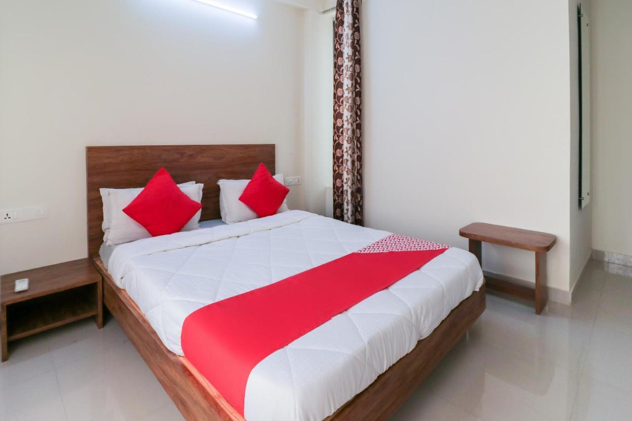 Oyo 63903 Hotel Shree Ram Villa Dwārka Exteriör bild